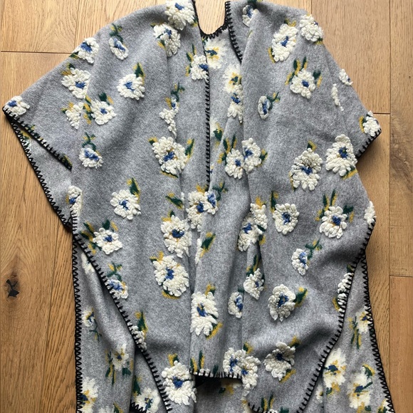 NWT Flower Embroidered Poncho - Picture 1 of 3